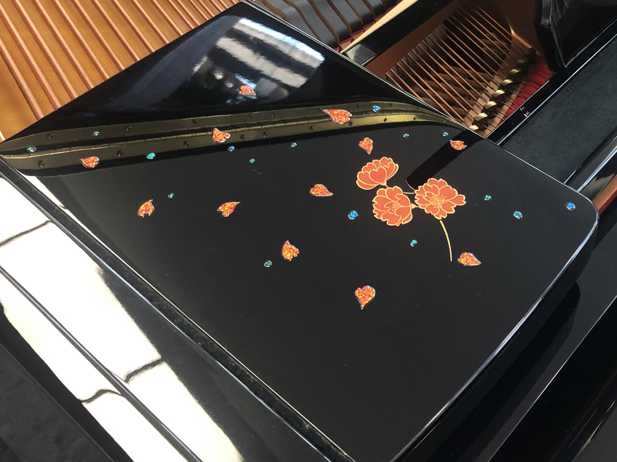 kyoto,makie,piano,yamaha,grandpiano,c3,lacquerware,japan,urushi,opal,temple,cherry